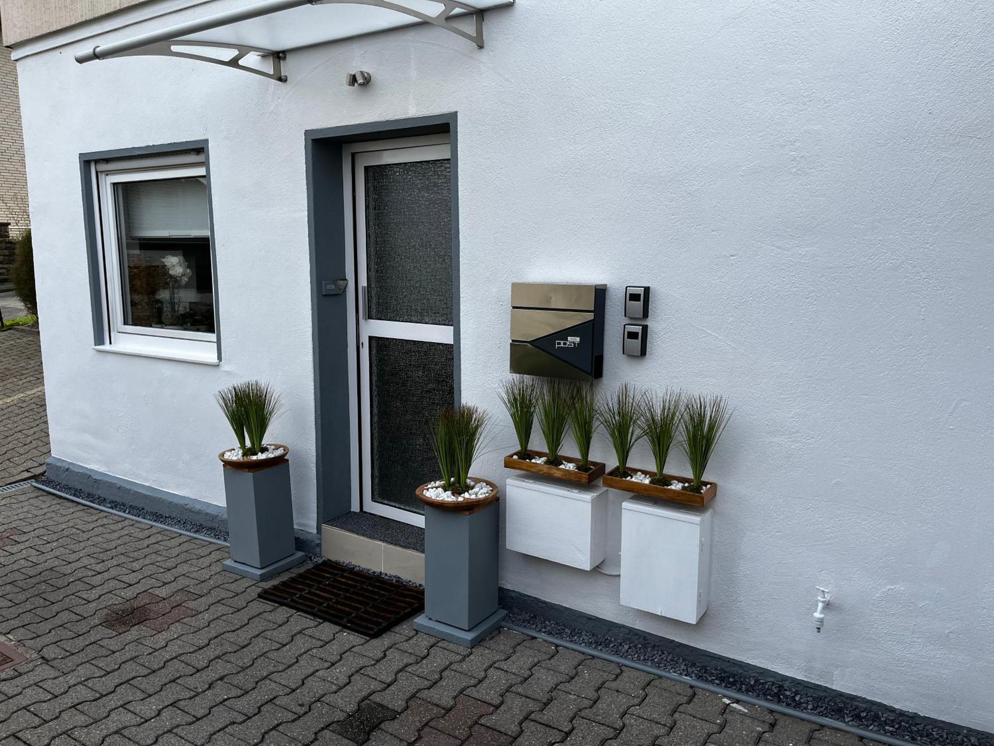 Lage In Sehr Hochwertige, Individuelle Als Hotelalternative Mit Suedterrasse, Pkw-stellplatz, Wallbox U.v.m. Apartament Bochum