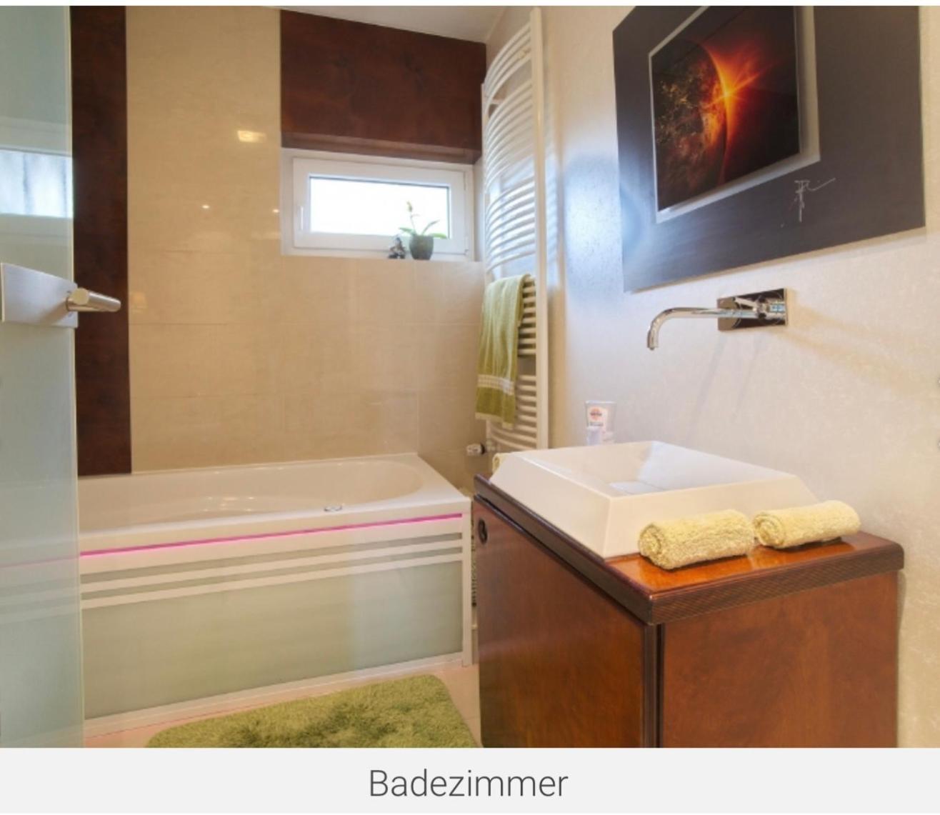 Lage In Sehr Hochwertige, Individuelle Als Hotelalternative Mit Suedterrasse, Pkw-stellplatz, Wallbox U.v.m. Apartment *